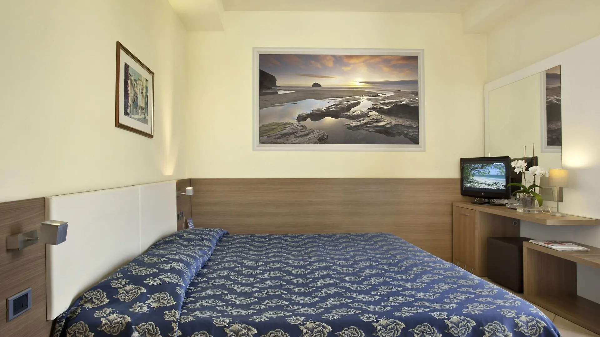 Hotel Ristorante Al Fiore Peschiera del Garda 3*,  İtalya